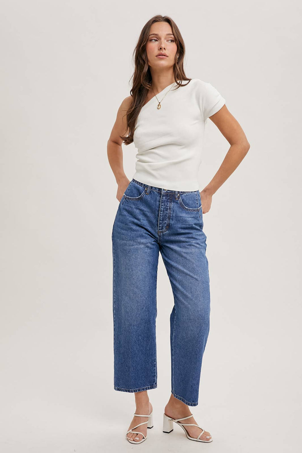 DENIM MID-RISE WIDE LEG CROPPED JEANS: MED.WASH / L