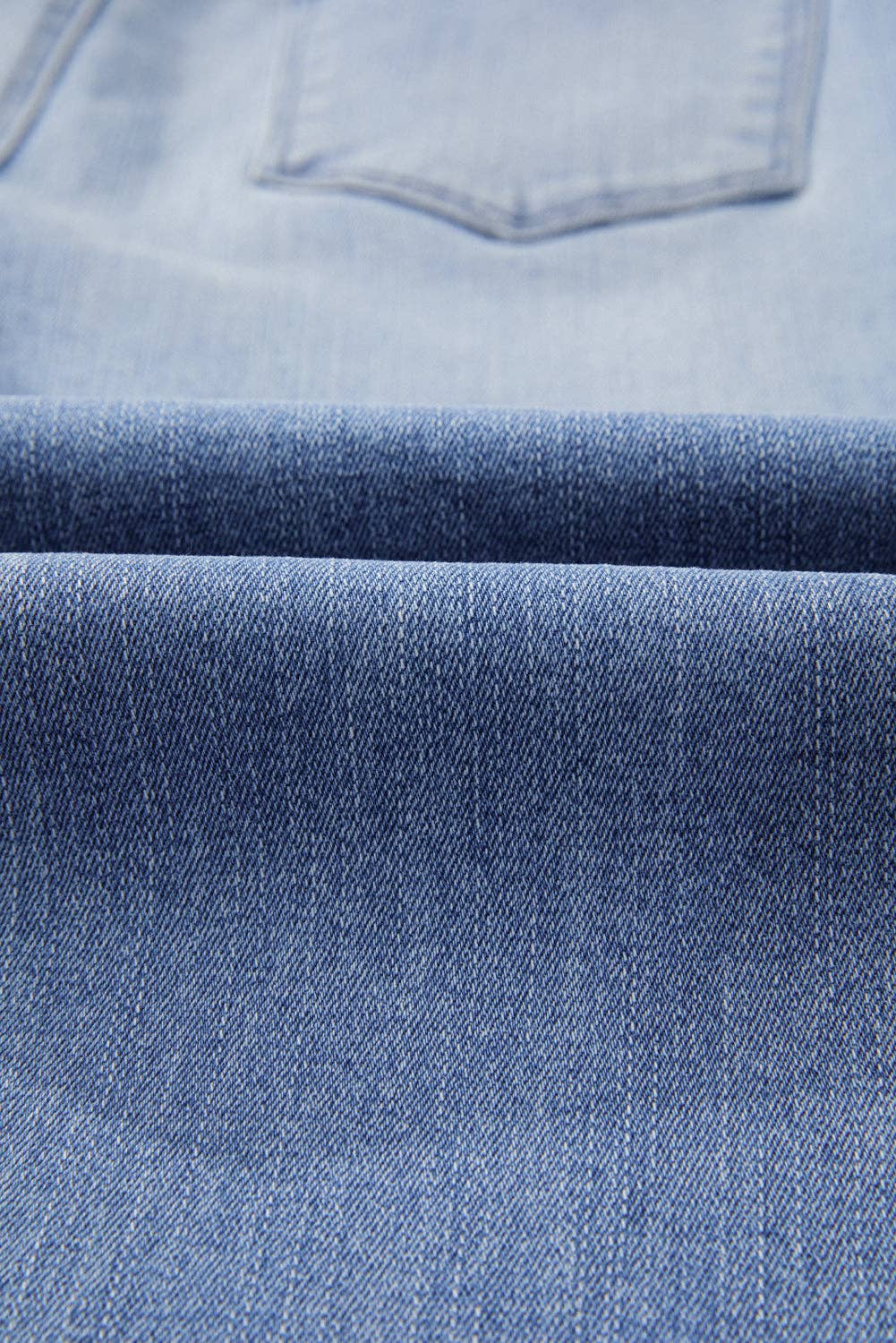 High Waist Flared Jeans with Raw Hem: Sail Blue / 71%Cotton+27.5%Polyester+1.5%Elastane / 10