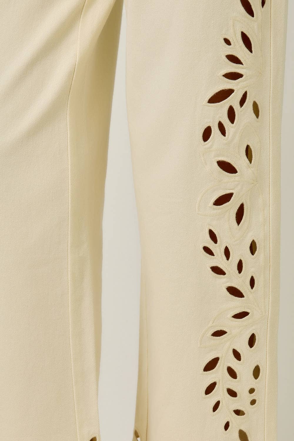 71022 Eyelet Embroidered Straight Leg Mom Jeans: Ivory / Medium