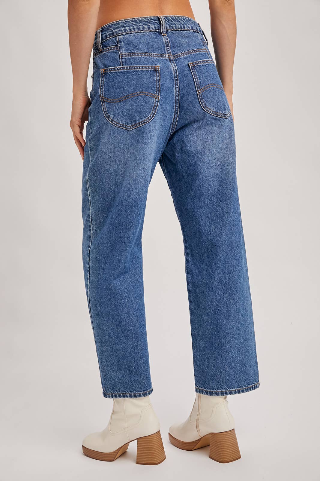 DENIM MID-RISE WIDE LEG CROPPED JEANS: MED.WASH / L