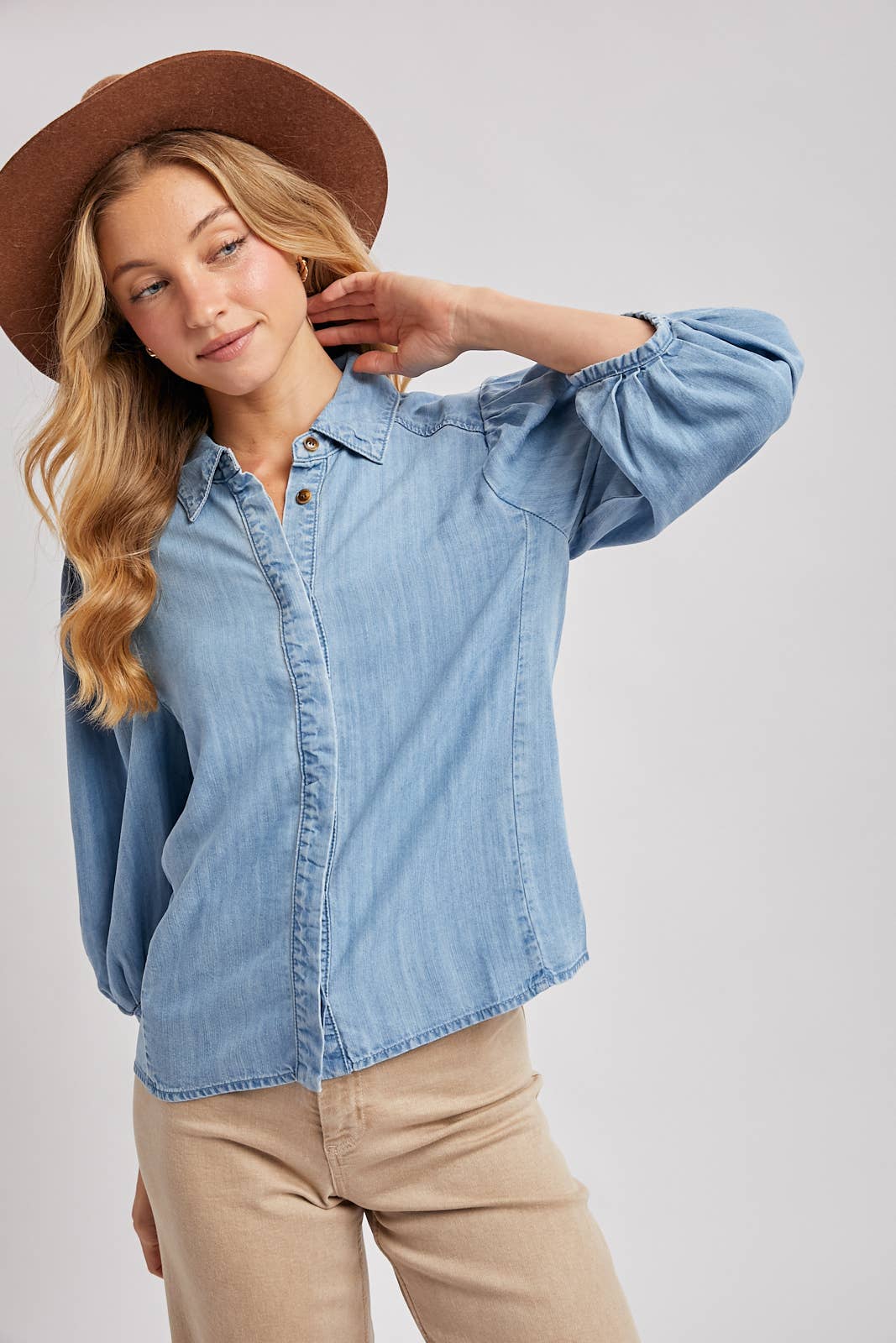 DENIM BUTTON DOWN PUFF SLEEVED SHIRT: MED.WASH / S