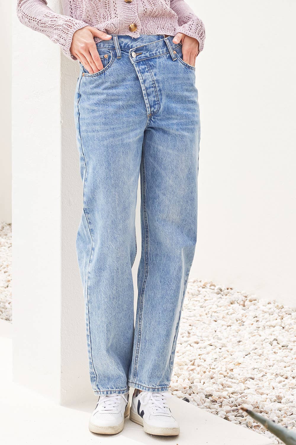 DENIM ASYMMETRICAL WAIST STRAIGHT LEG JEANS: MED.WASH / L