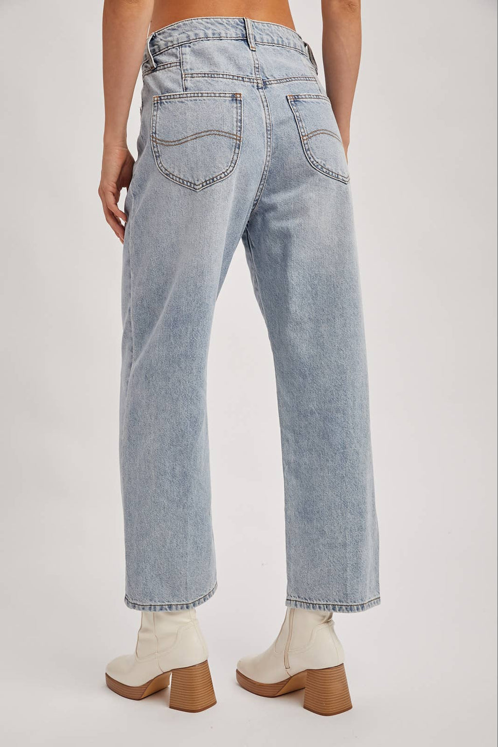 DENIM MID-RISE WIDE LEG CROPPED JEANS: MED.WASH / S