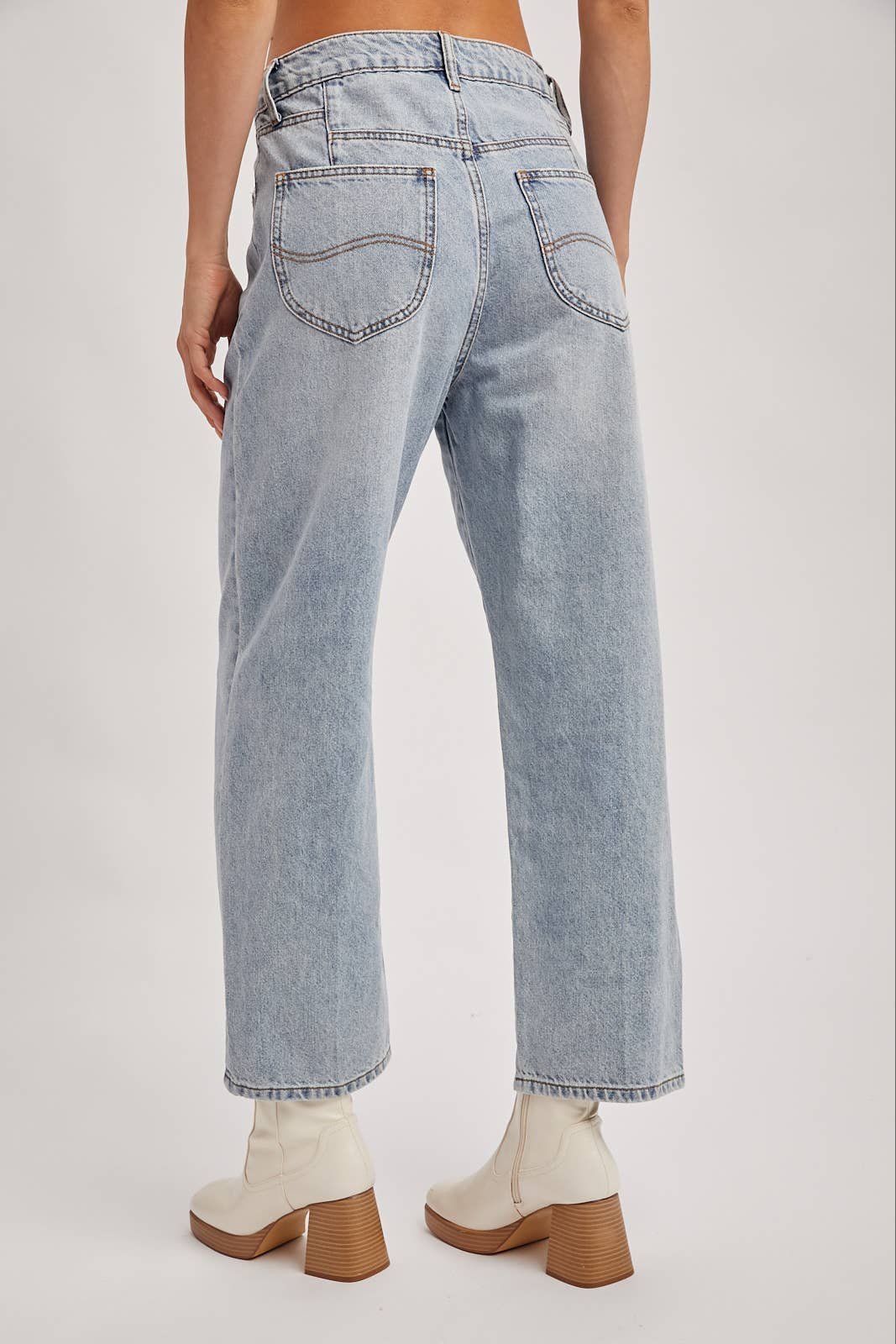 DENIM MID-RISE WIDE LEG CROPPED JEANS: MED.WASH / S