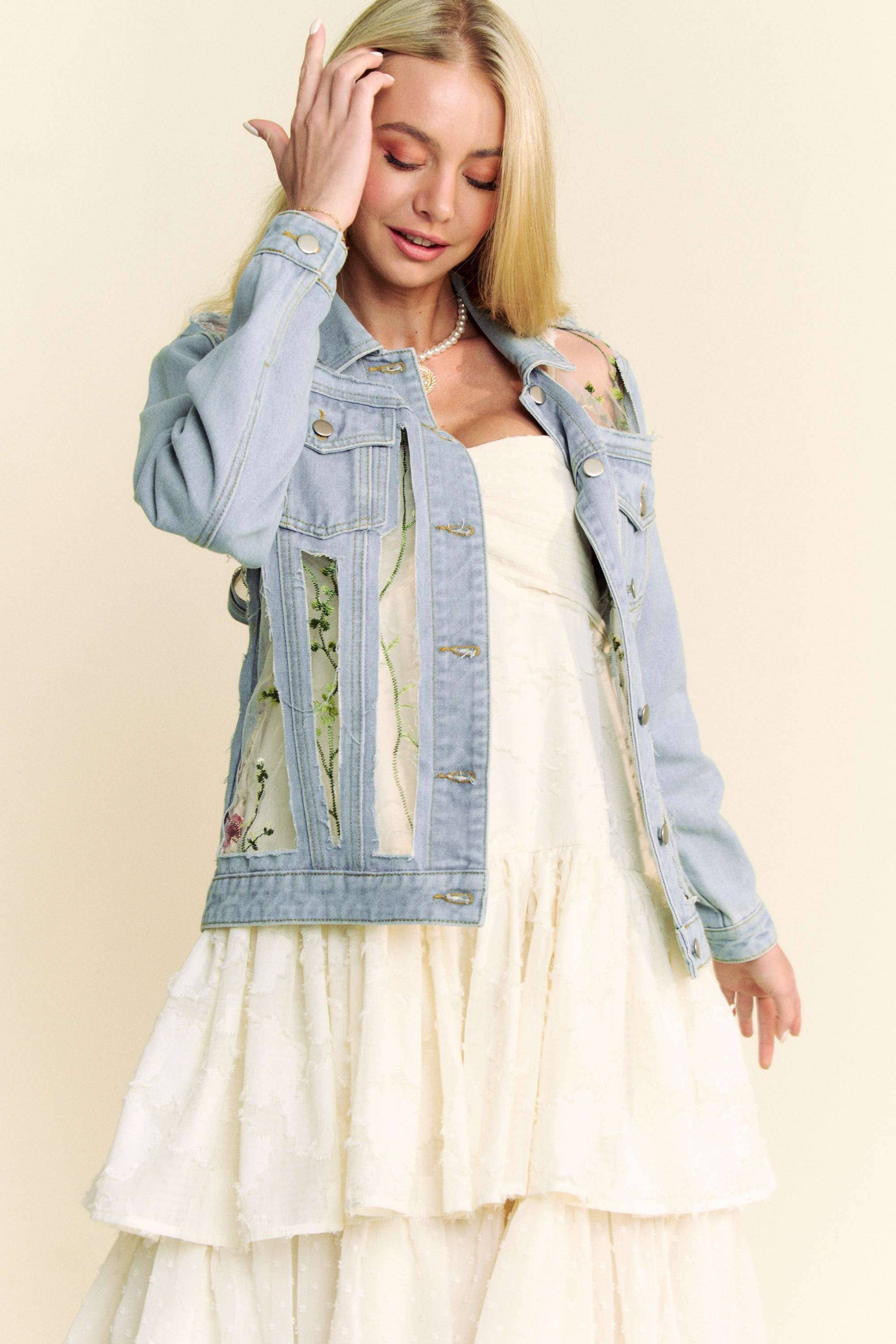 FLORAL EMBROIDERY MESH BUTTON DOWN DENIM JACKET: Denim / S