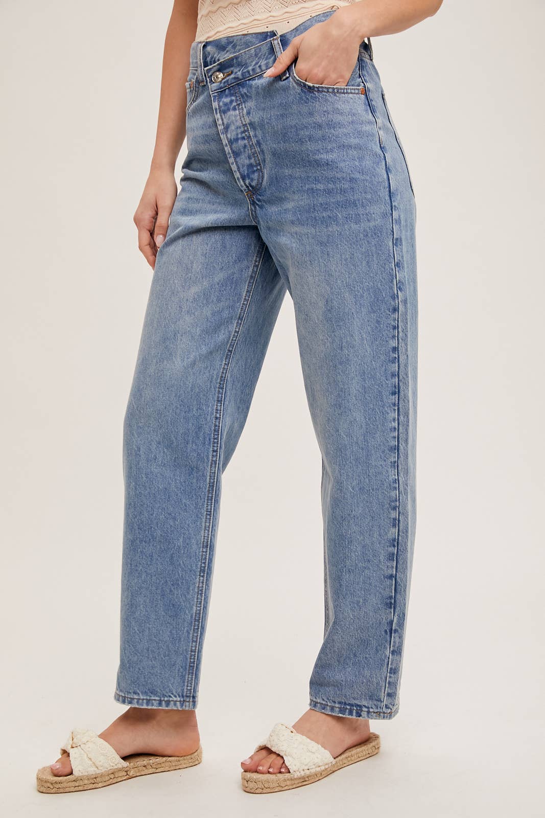 DENIM ASYMMETRICAL WAIST STRAIGHT LEG JEANS: MED.WASH / S