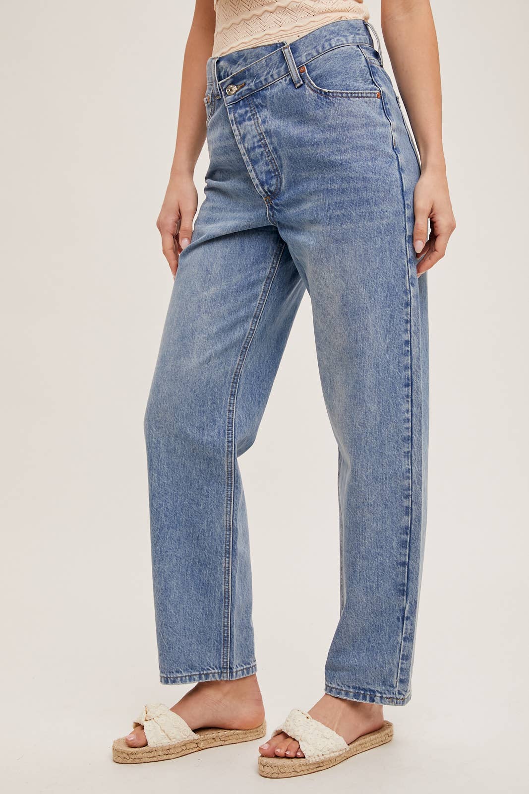 DENIM ASYMMETRICAL WAIST STRAIGHT LEG JEANS: MED.WASH / S