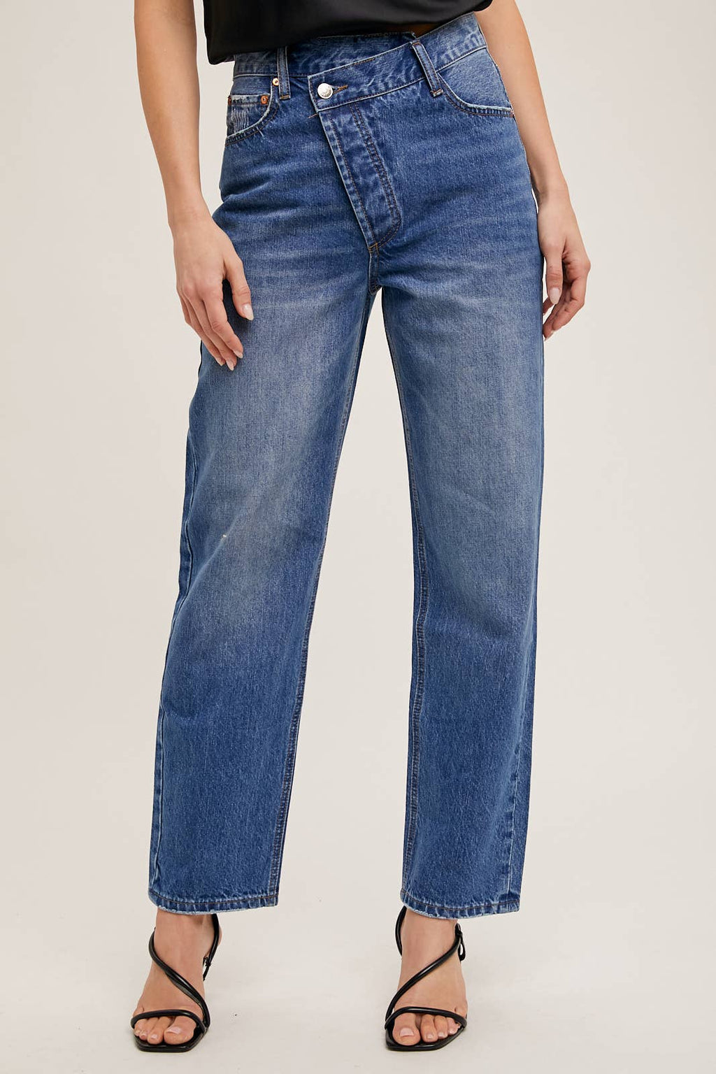 DENIM ASYMMETRICAL WAIST STRAIGHT LEG JEANS: MED.WASH / M