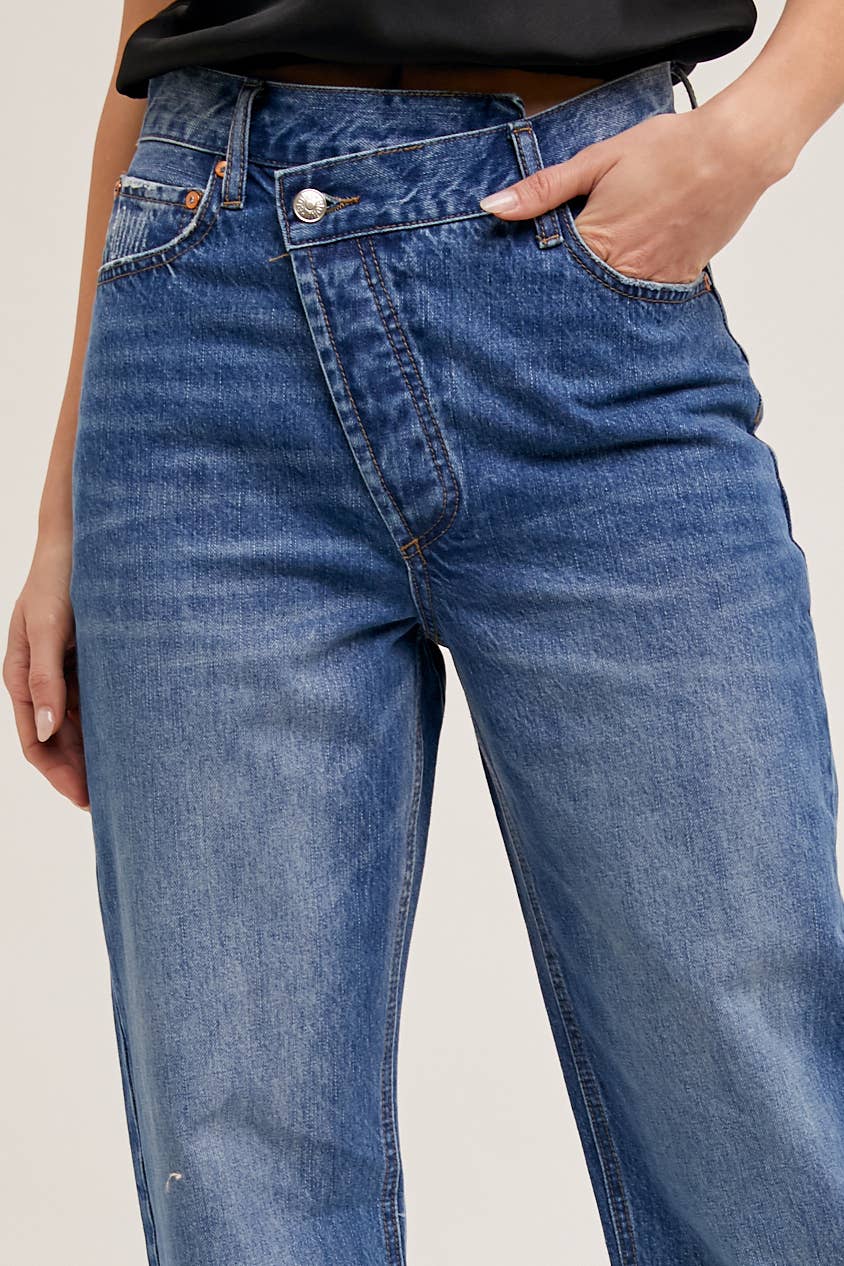 DENIM ASYMMETRICAL WAIST STRAIGHT LEG JEANS: MED.WASH / S