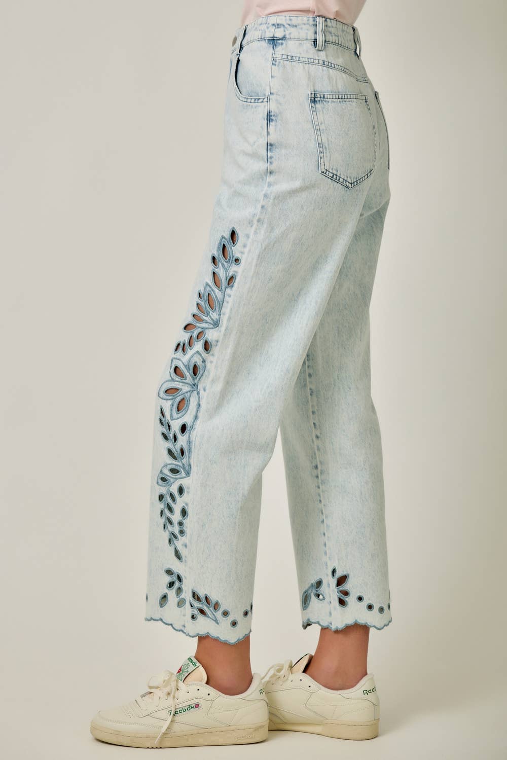71022 Eyelet Embroidered Straight Leg Mom Jeans: Ivory / Medium