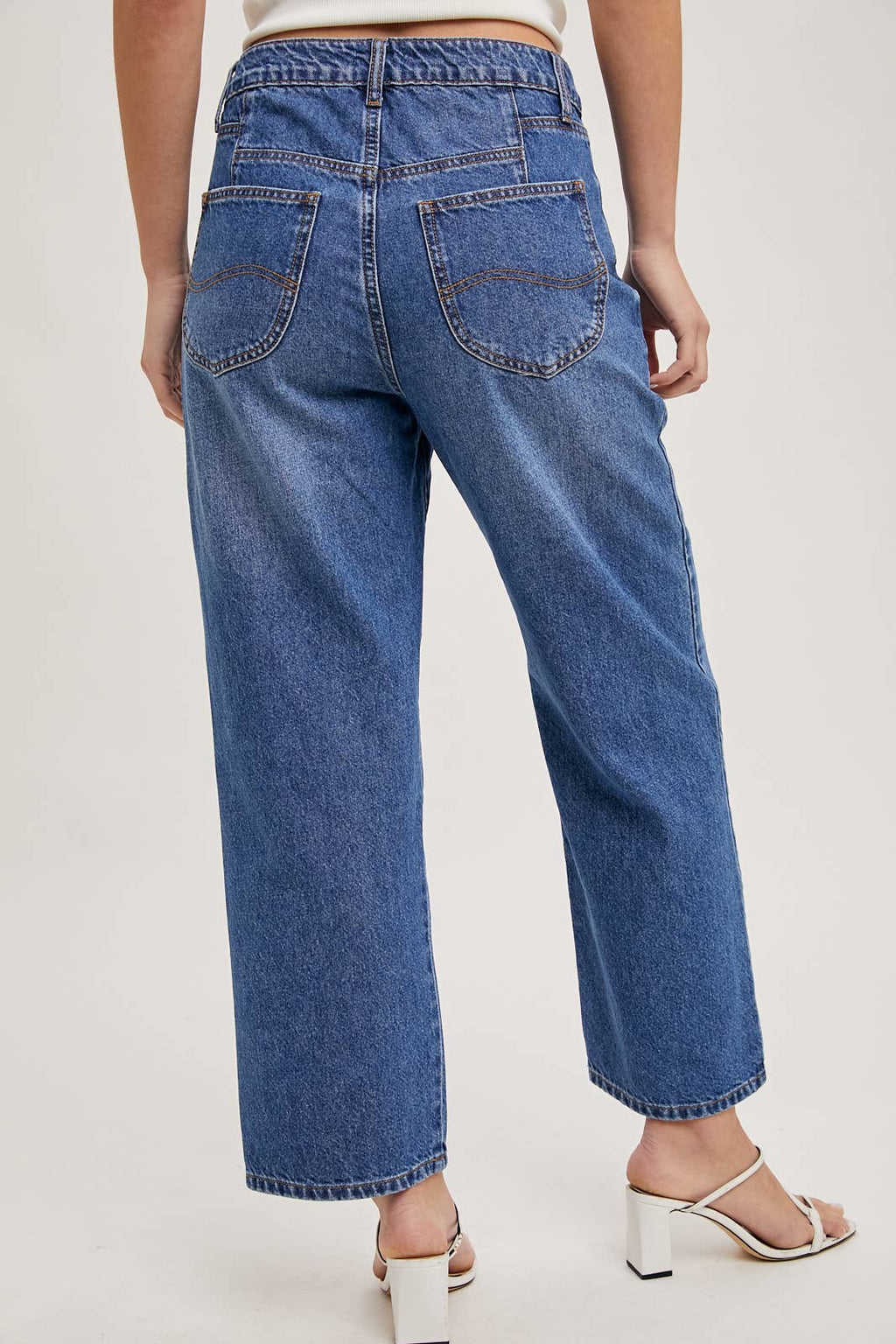 DENIM MID-RISE WIDE LEG CROPPED JEANS: MED.WASH / S