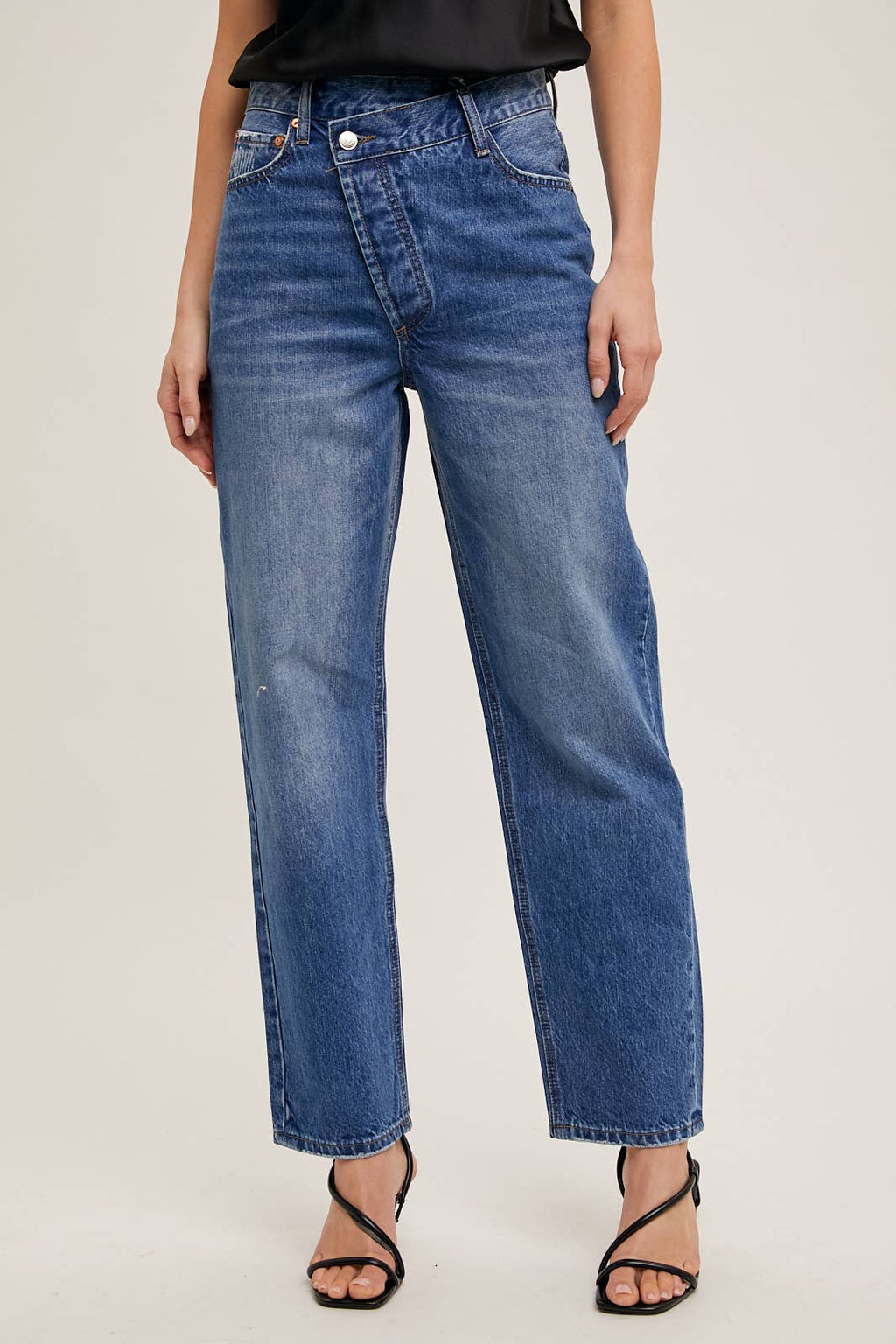 DENIM ASYMMETRICAL WAIST STRAIGHT LEG JEANS: LT.WASH / M
