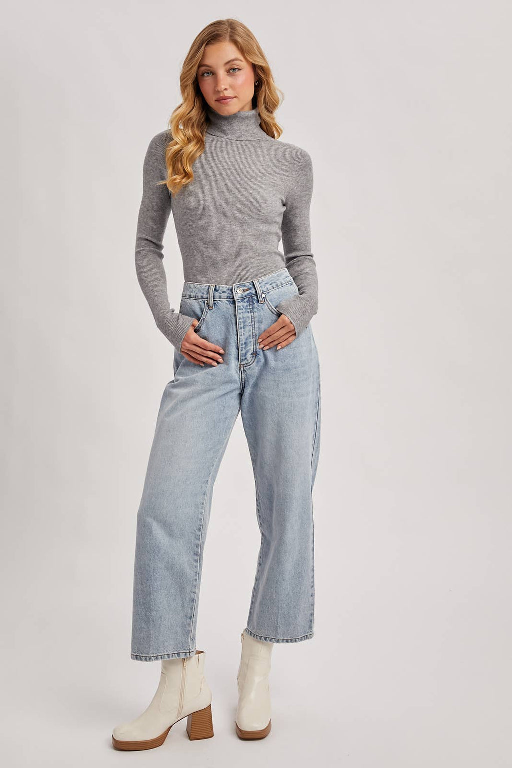 DENIM MID-RISE WIDE LEG CROPPED JEANS: MED.WASH / S