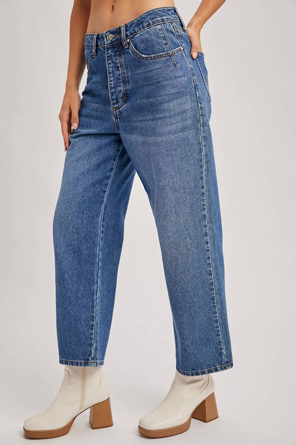 DENIM MID-RISE WIDE LEG CROPPED JEANS: MED.WASH / S