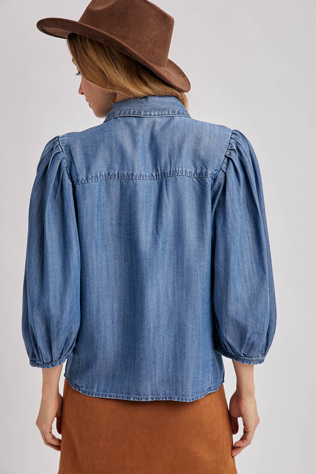 DENIM BUTTON DOWN PUFF SLEEVED SHIRT: MED.WASH / S