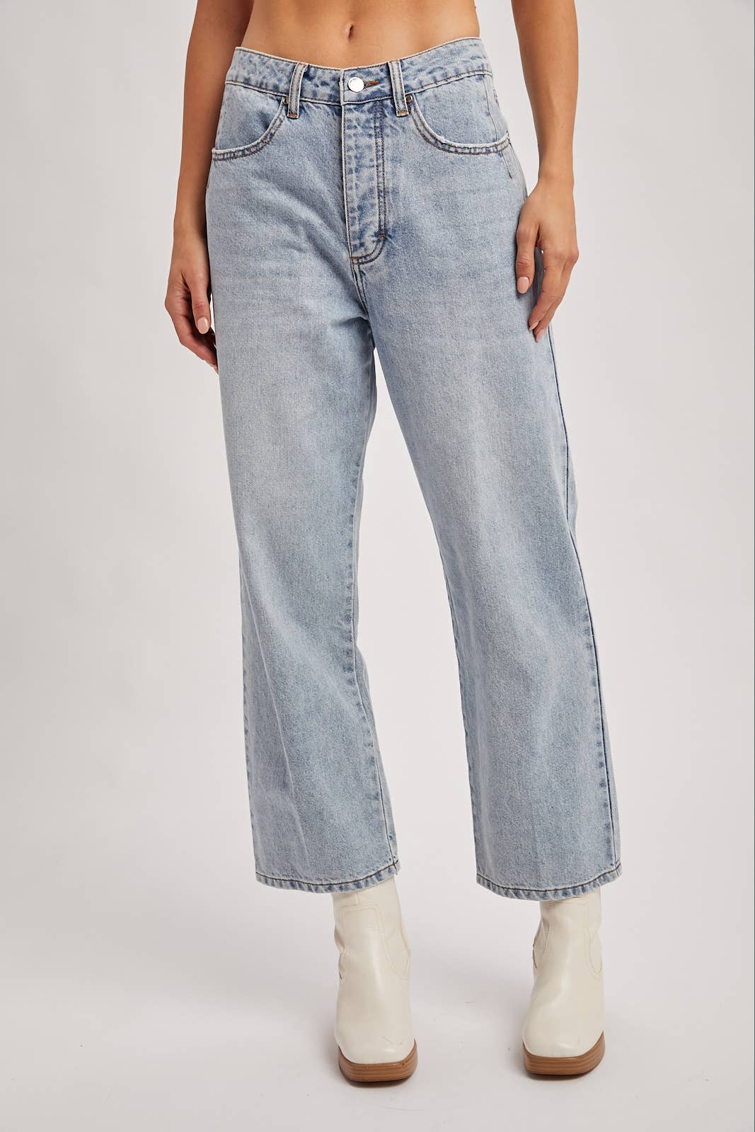 DENIM MID-RISE WIDE LEG CROPPED JEANS: MED.WASH / S