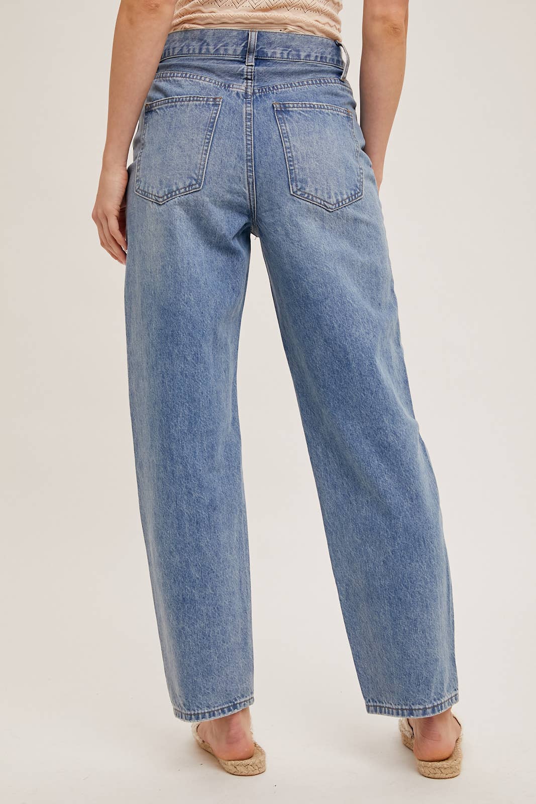 DENIM ASYMMETRICAL WAIST STRAIGHT LEG JEANS: MED.WASH / L