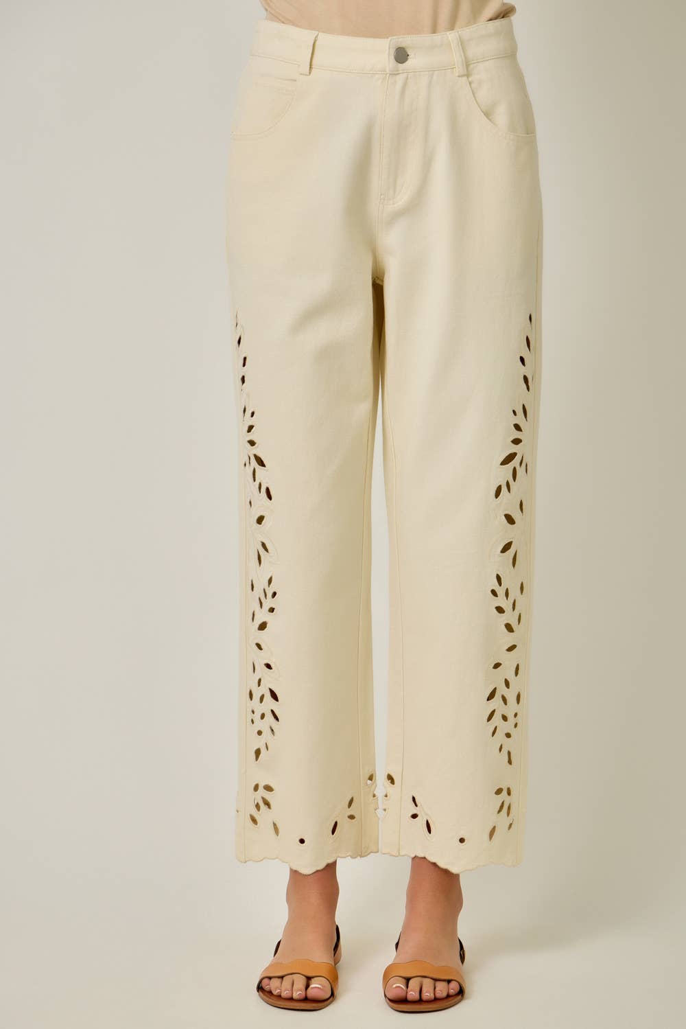 71022 Eyelet Embroidered Straight Leg Mom Jeans: Washed Denim / Large