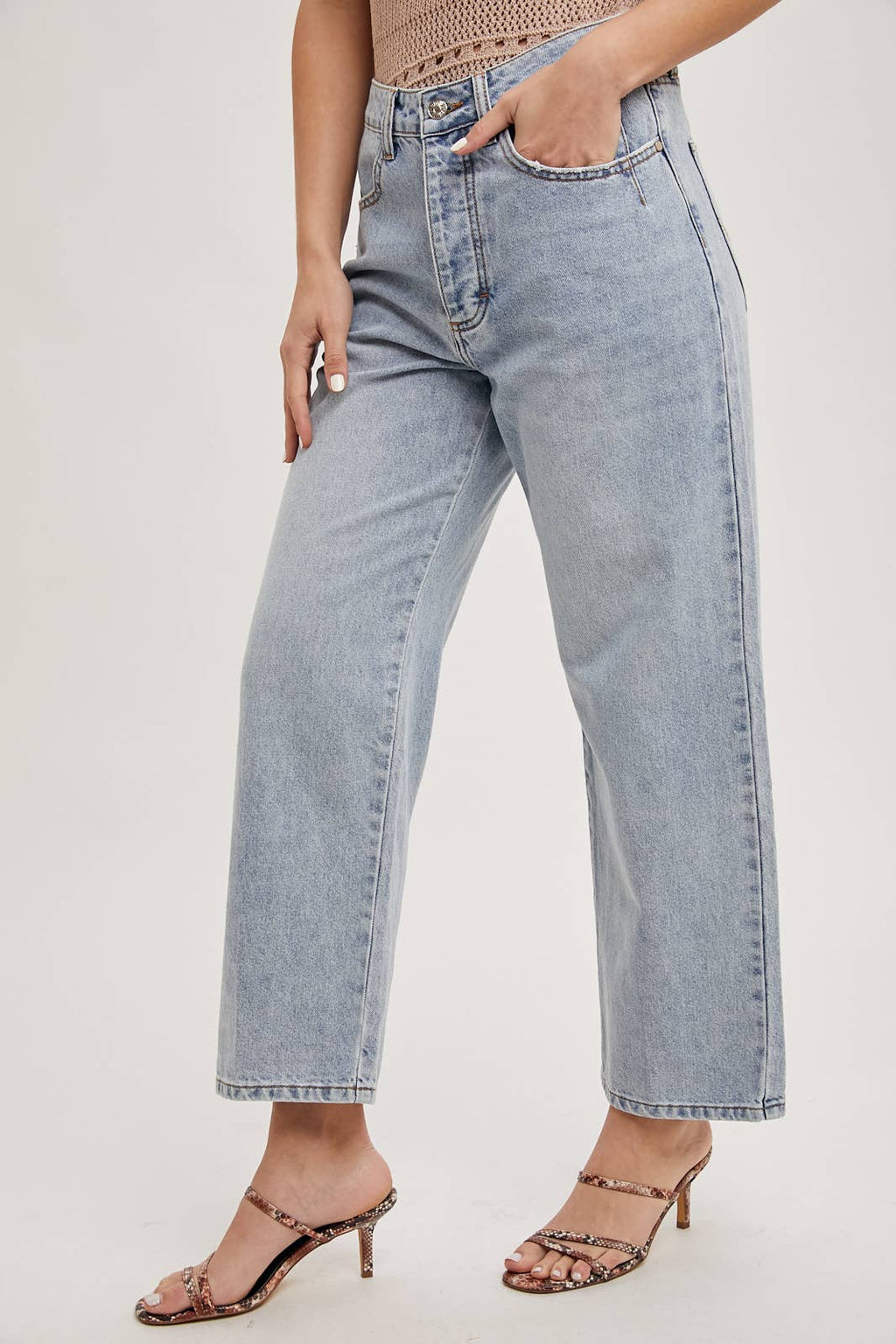 DENIM MID-RISE WIDE LEG CROPPED JEANS: MED.WASH / S