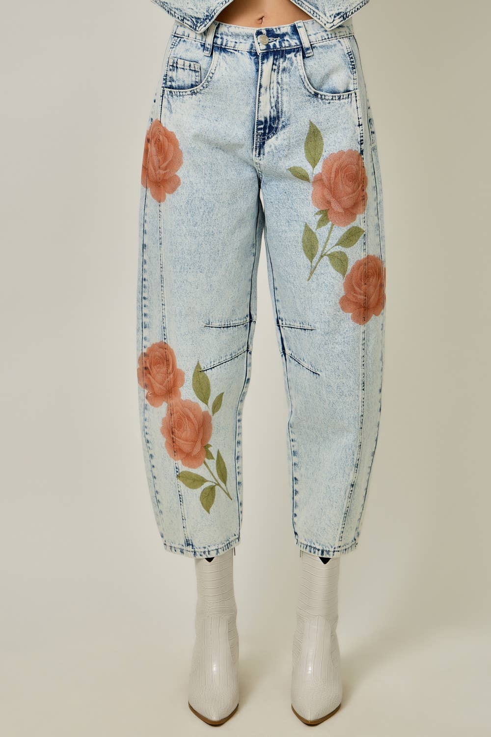 71150 Floral Printed Denim Barrel Jeans: Light Washed Denim / Small