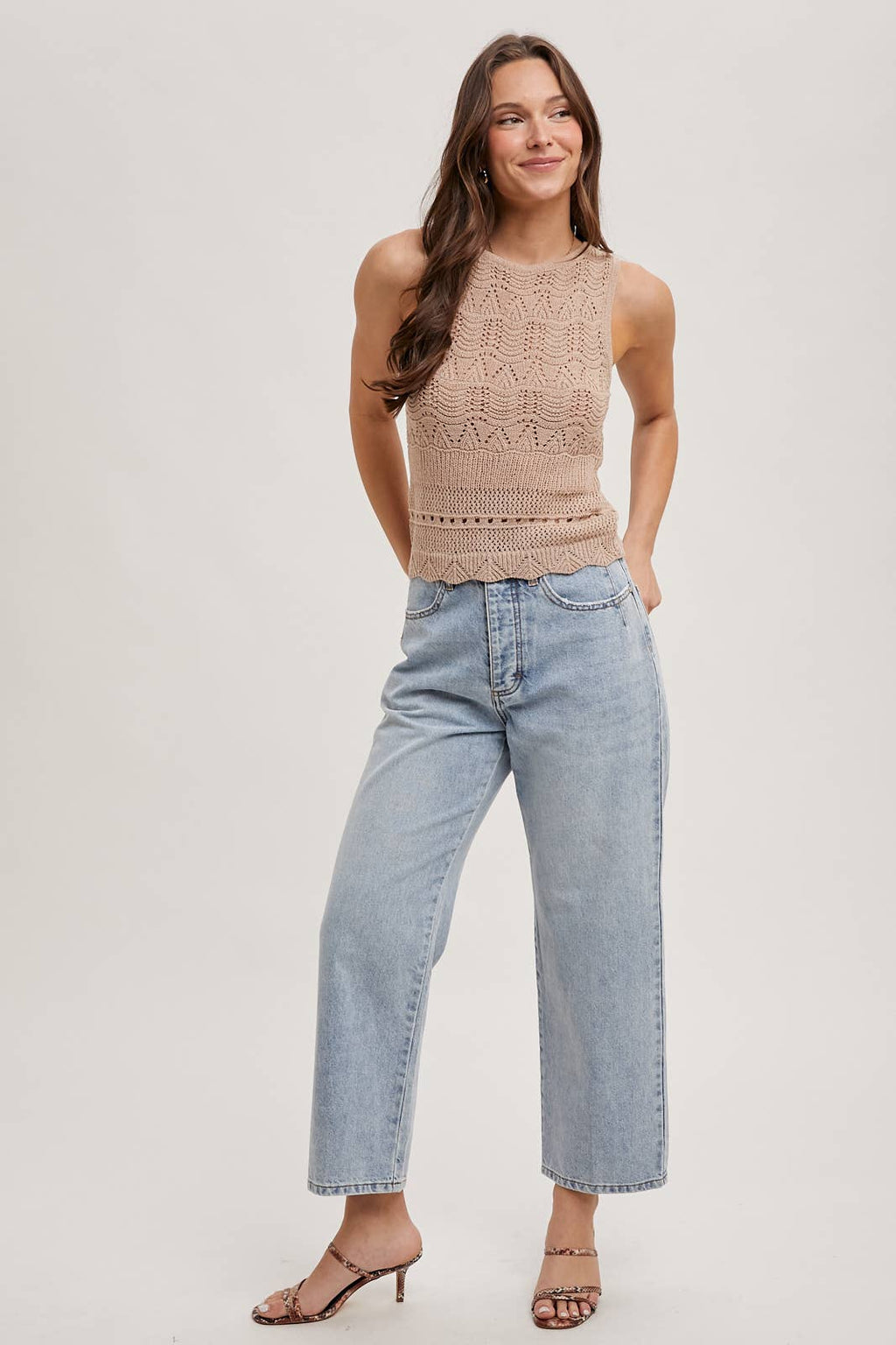 DENIM MID-RISE WIDE LEG CROPPED JEANS: MED.WASH / L