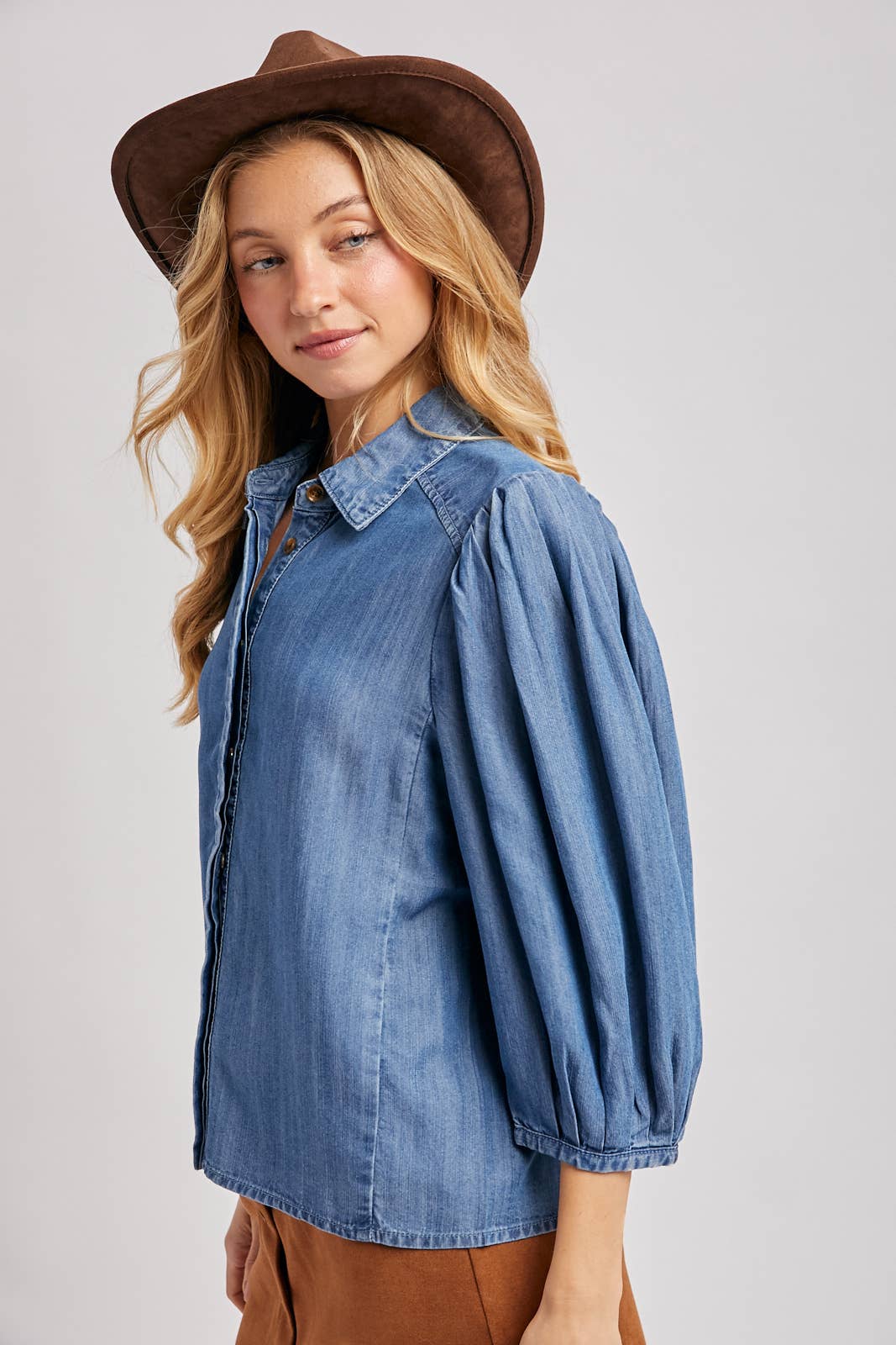 DENIM BUTTON DOWN PUFF SLEEVED SHIRT: MED.WASH / S