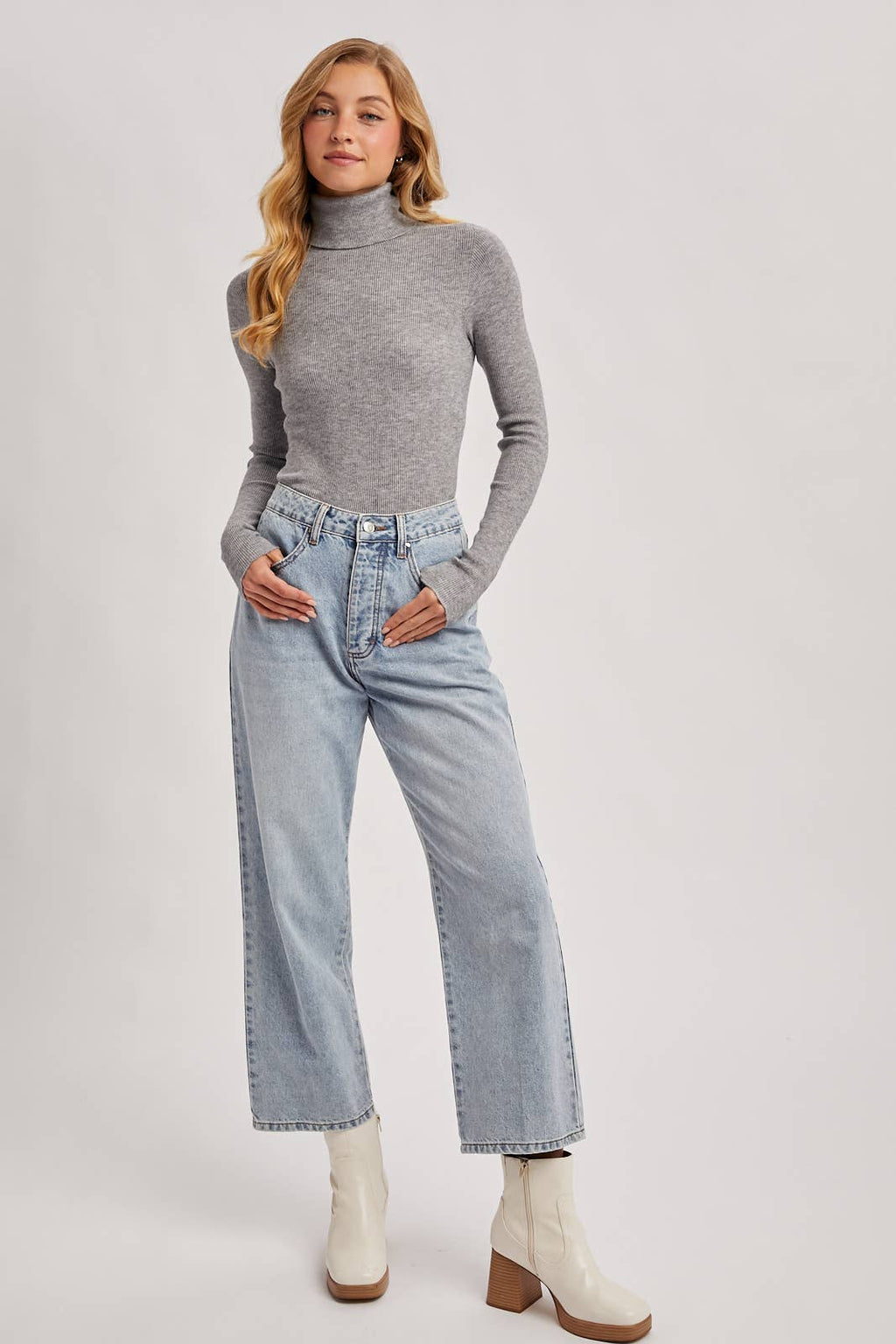 DENIM MID-RISE WIDE LEG CROPPED JEANS: MED.WASH / S