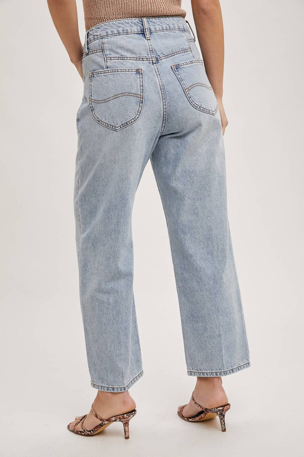DENIM MID-RISE WIDE LEG CROPPED JEANS: MED.WASH / S