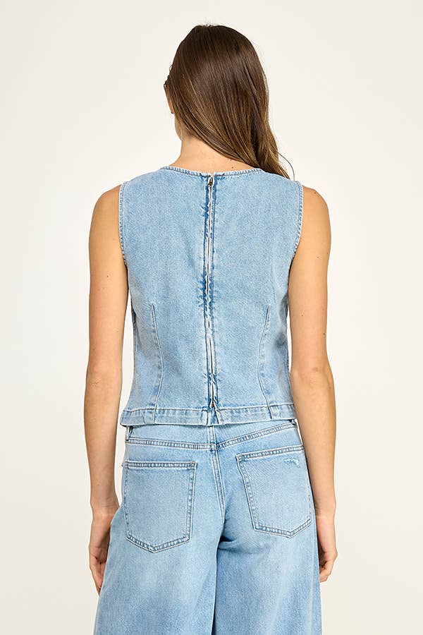 CURVED SEAM DENIM TOP: DENIM BLUE / L