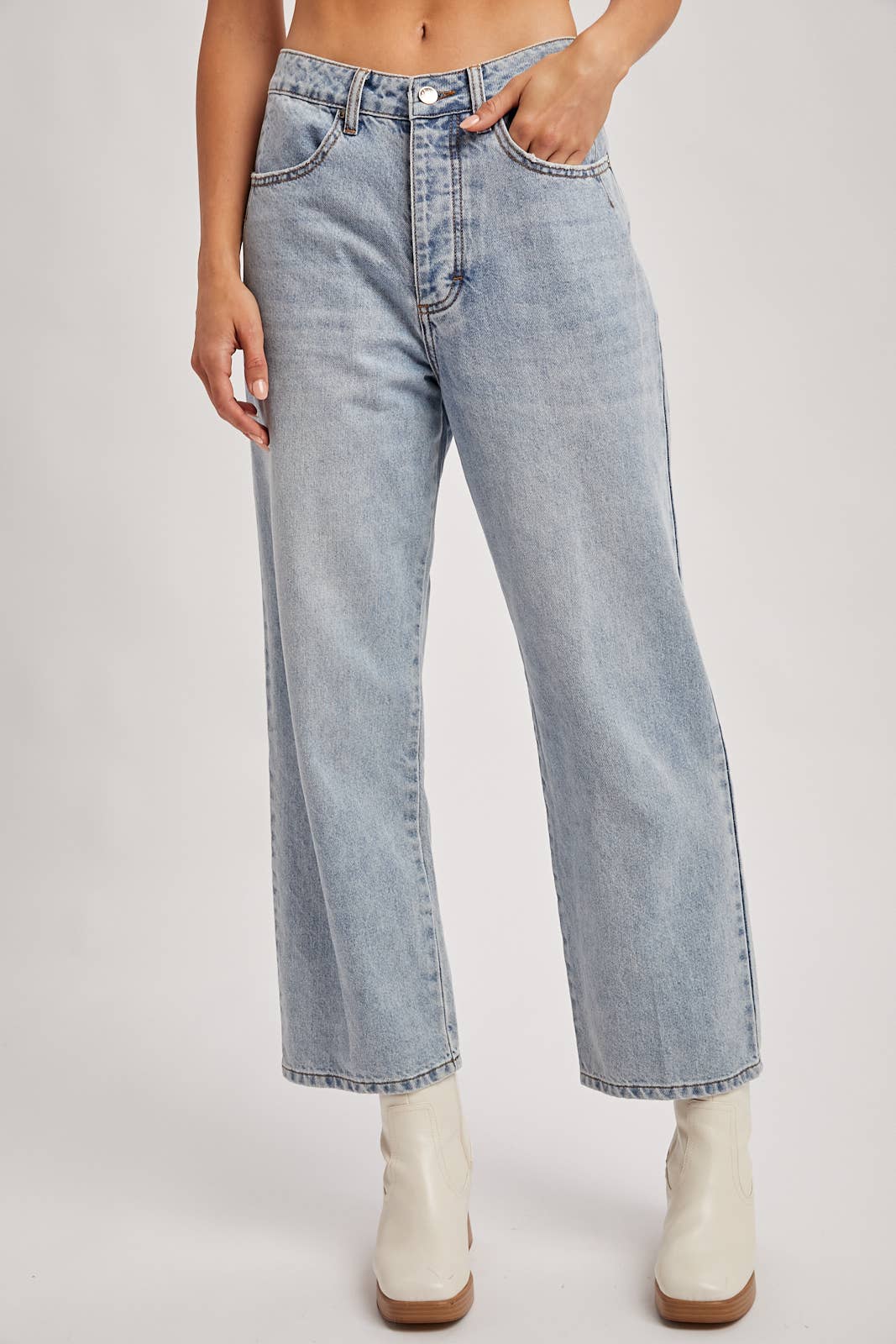 DENIM MID-RISE WIDE LEG CROPPED JEANS: MED.WASH / S