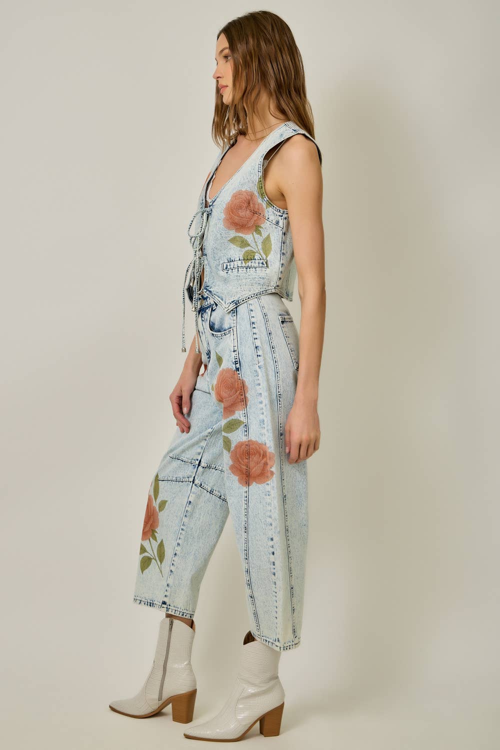 71150 Floral Printed Denim Barrel Jeans: Light Washed Denim / Large