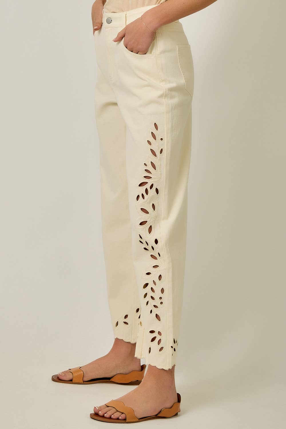 71022 Eyelet Embroidered Straight Leg Mom Jeans: Washed Denim / Small