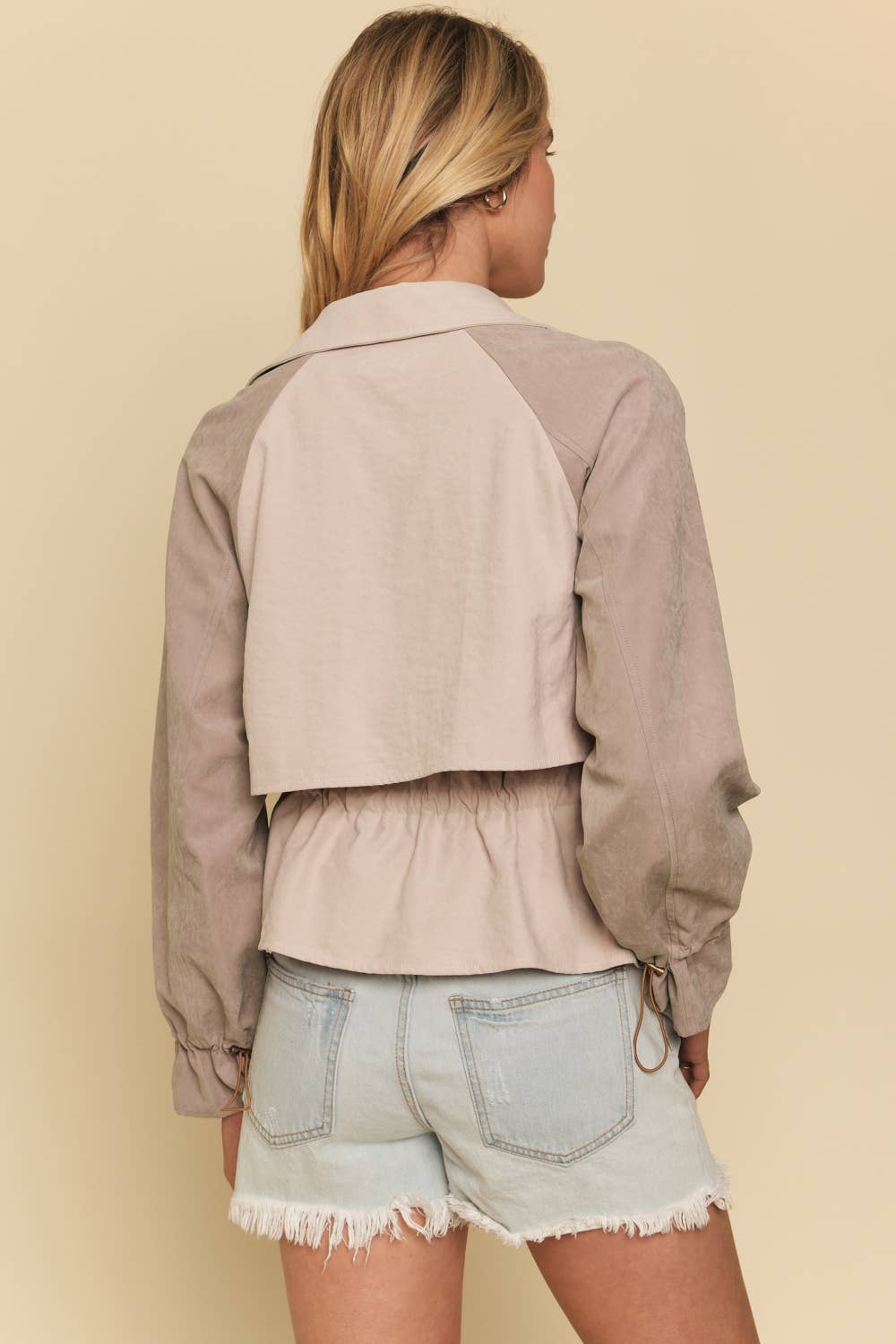 55918 Cropped Trench Jacket: Grey Multi / L