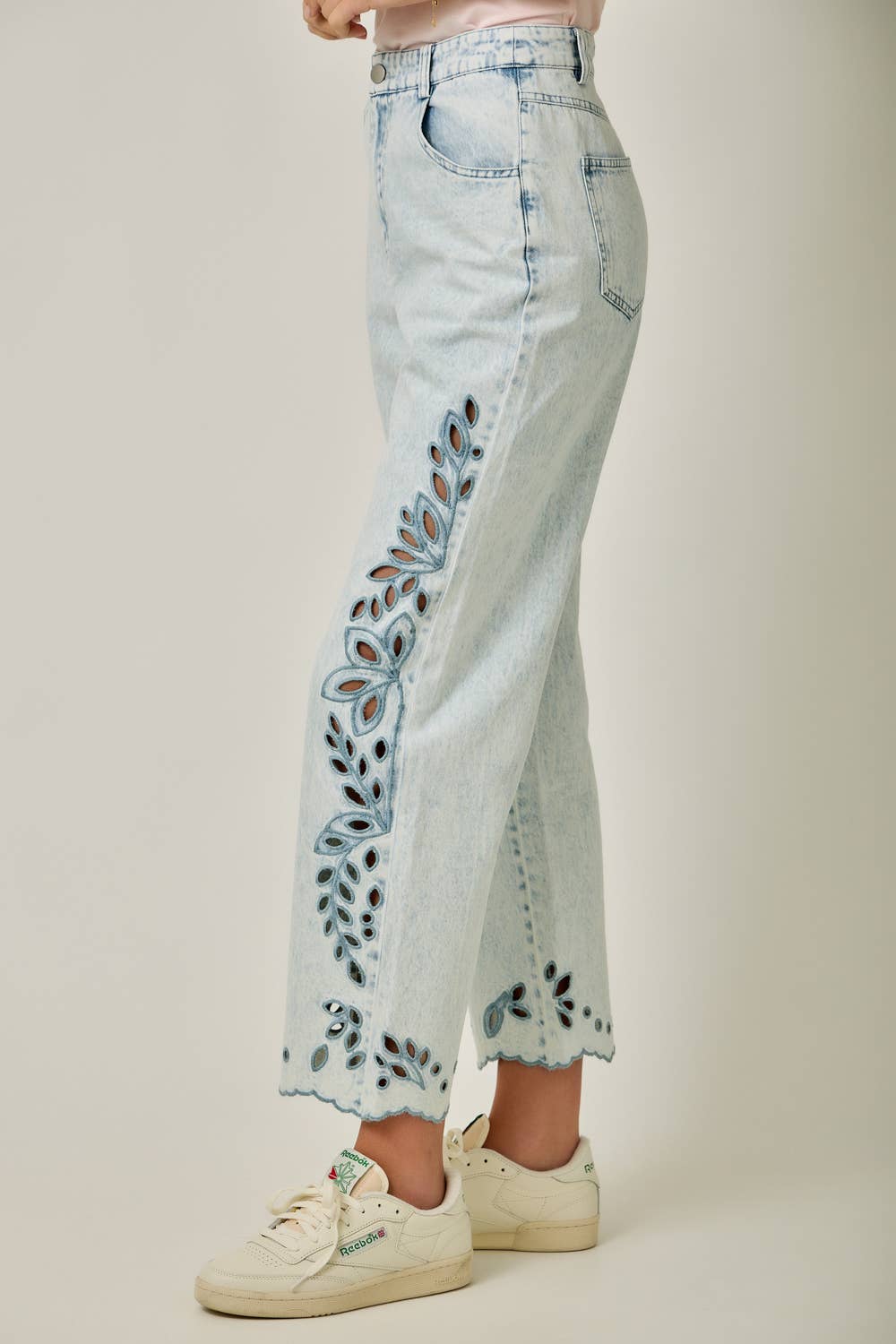 71022 Eyelet Embroidered Straight Leg Mom Jeans: Ivory / Large