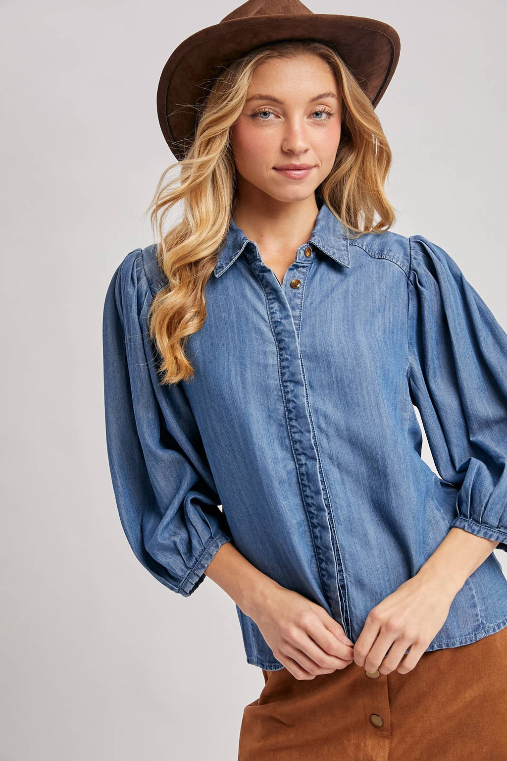 DENIM BUTTON DOWN PUFF SLEEVED SHIRT: MED.WASH / L