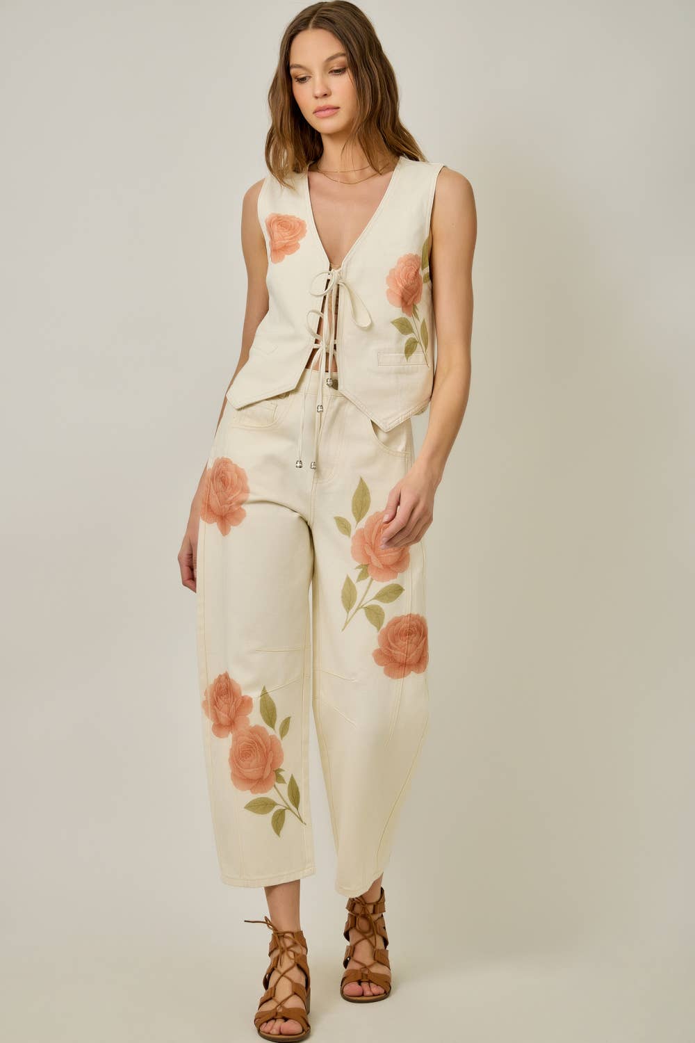 71150 Floral Printed Denim Barrel Jeans: Light Washed Denim / Small