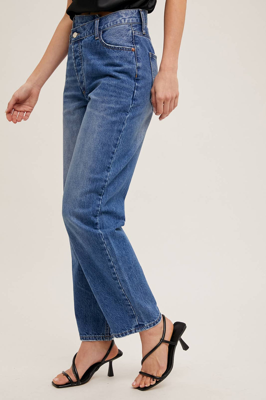 DENIM ASYMMETRICAL WAIST STRAIGHT LEG JEANS: LT.WASH / S