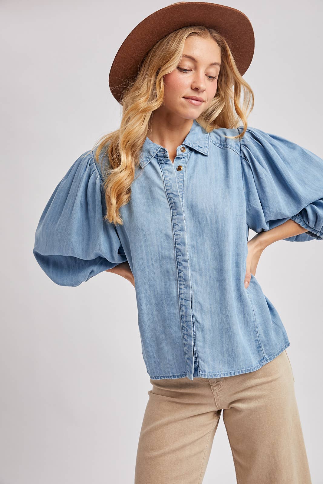 DENIM BUTTON DOWN PUFF SLEEVED SHIRT: MED.WASH / S