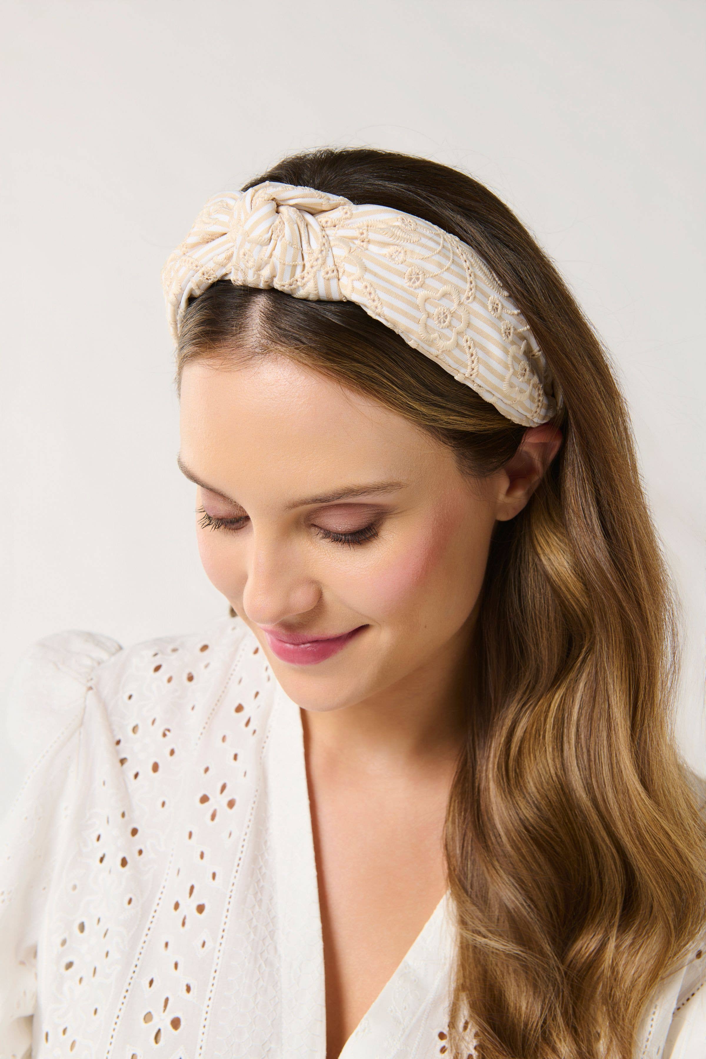 EYELET STRIPED HEADBAND: TAN