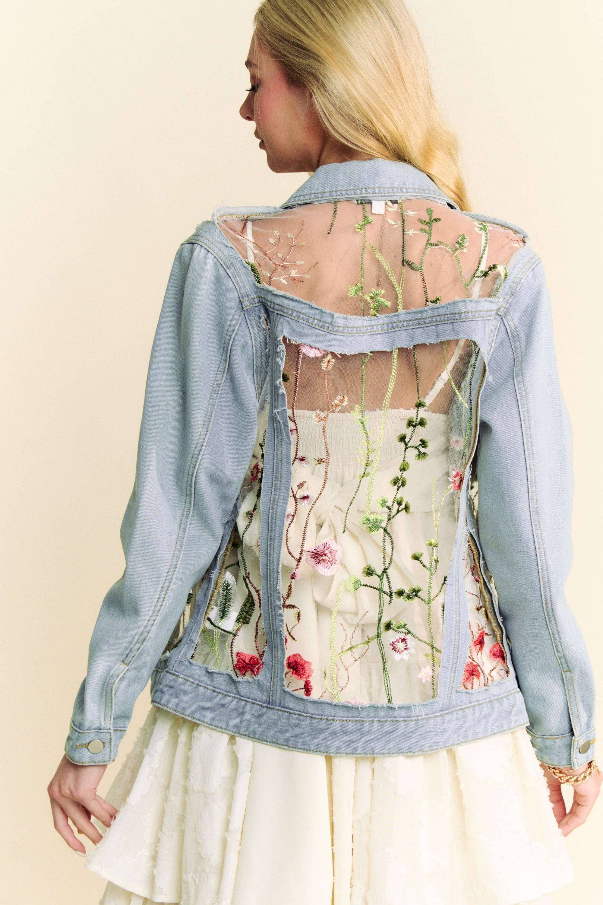 FLORAL EMBROIDERY MESH BUTTON DOWN DENIM JACKET: Denim / L