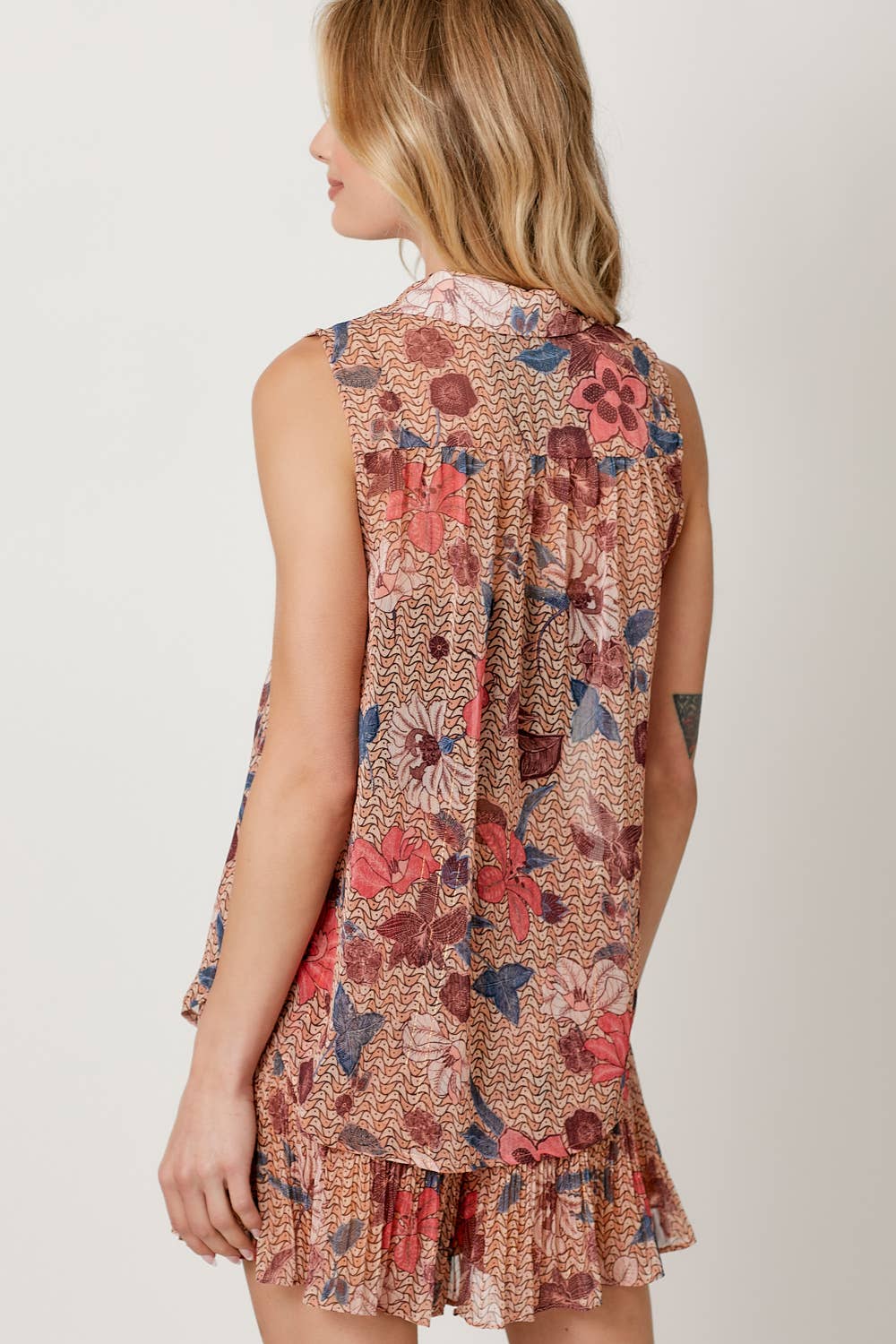 60520 Sleeveless Chiffon Shirt: Ivory / Large