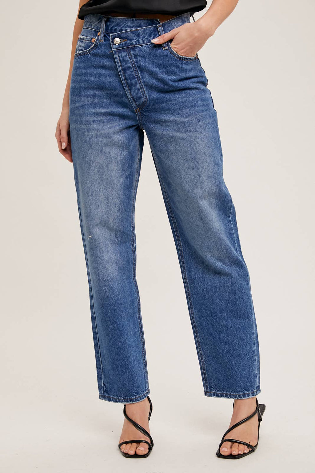 DENIM ASYMMETRICAL WAIST STRAIGHT LEG JEANS: MED.WASH / M
