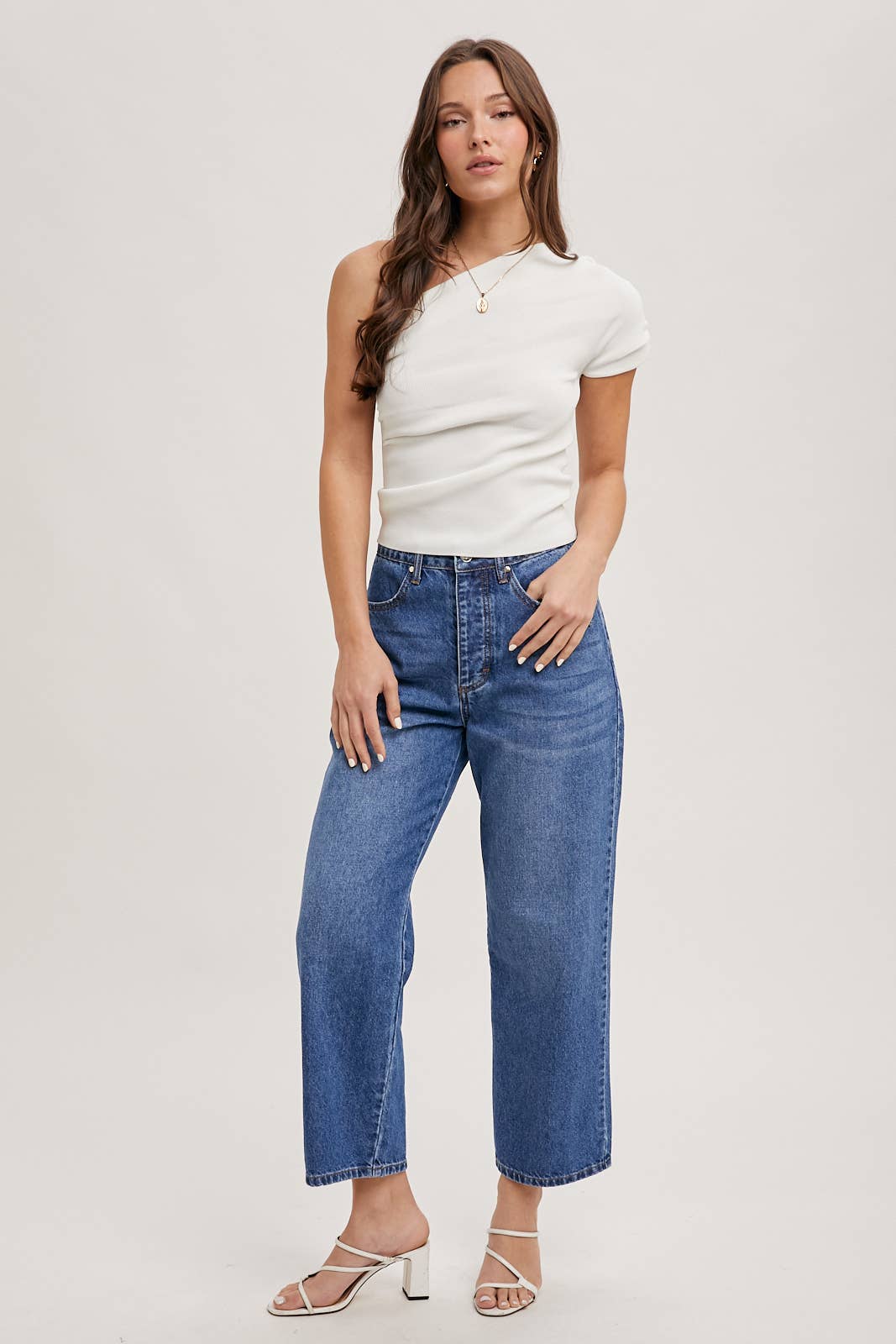 DENIM MID-RISE WIDE LEG CROPPED JEANS: MED.WASH / L