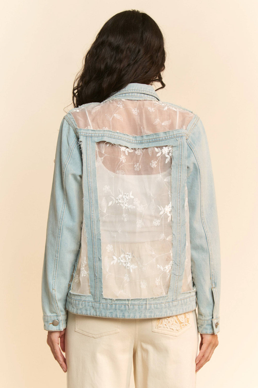 FLORAL EMBROIDERED PANNEL DETAIL DENIM JACKET: White Denim / S